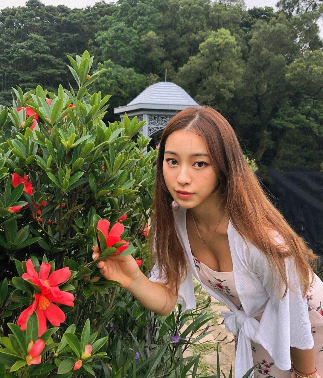 女神的乳沟想看不?