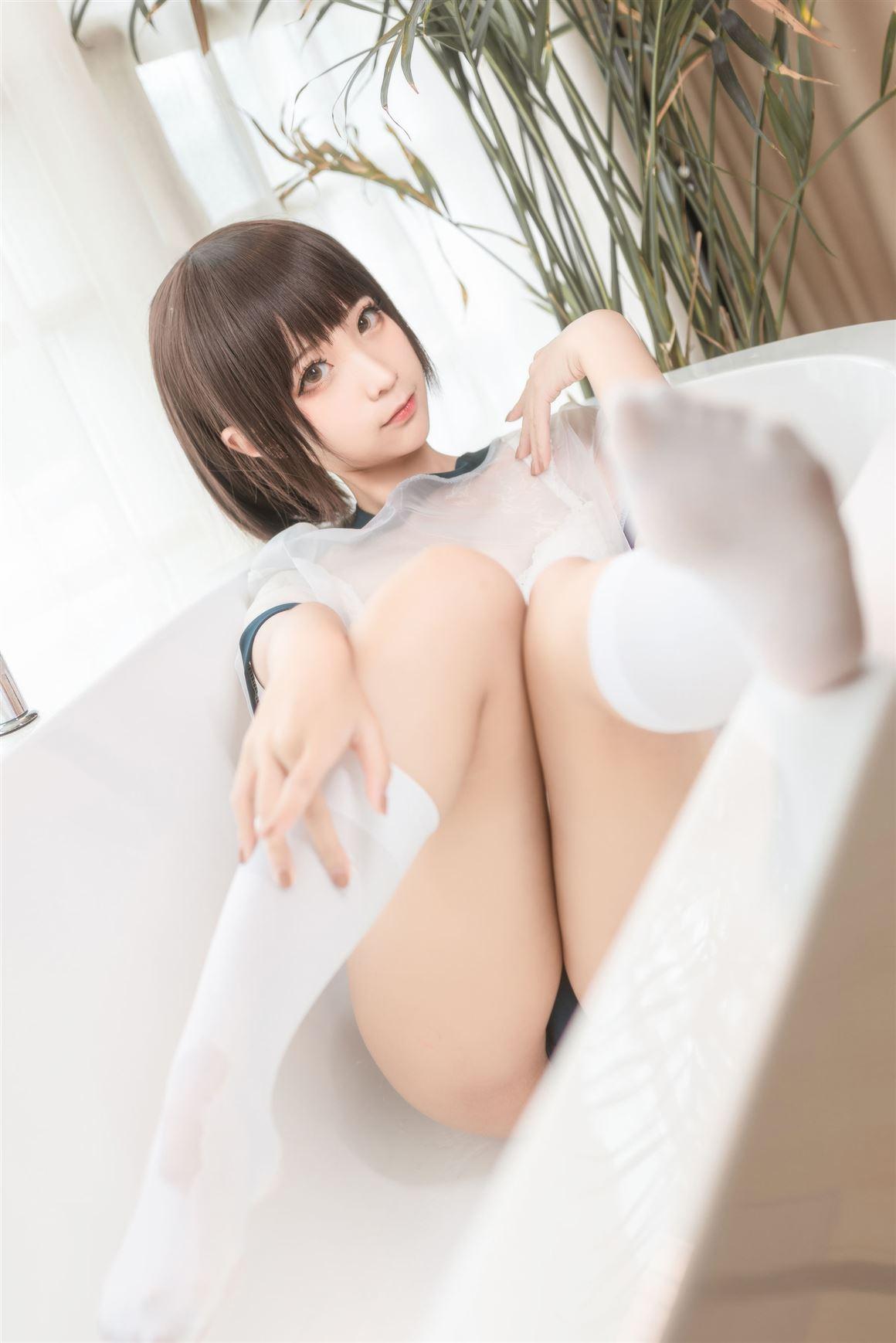 蠢沫沫：透明体操服