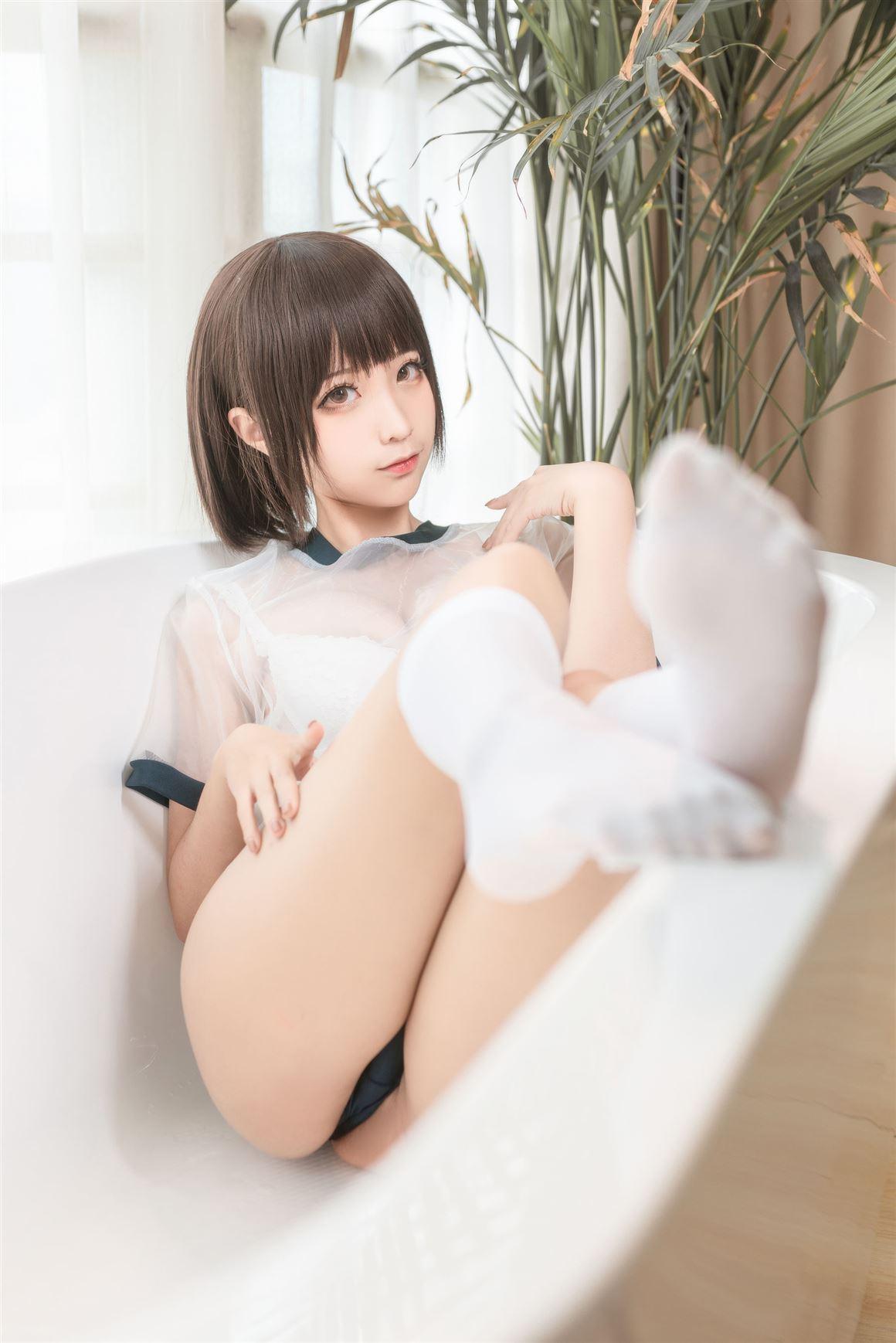 蠢沫沫：透明体操服